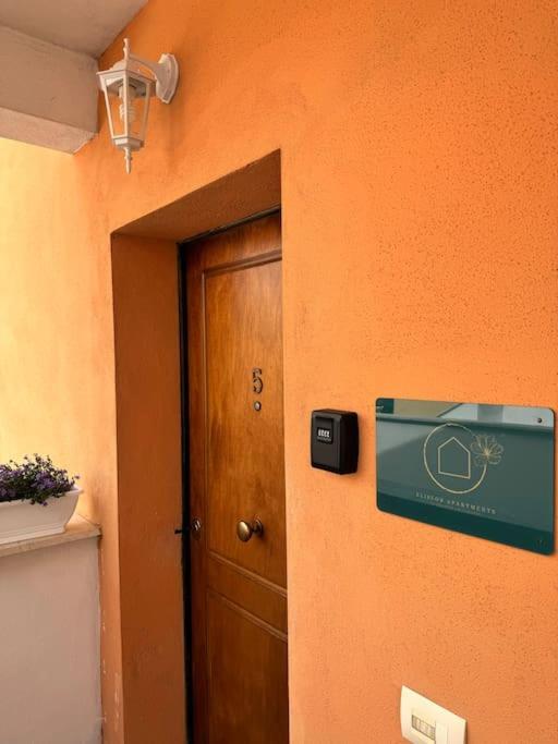 Casa Vacanza Elislor Apartments フィウミチーノ エクステリア 写真